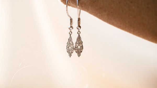5 astuces pour organiser parfaitement vos boucles d'oreilles