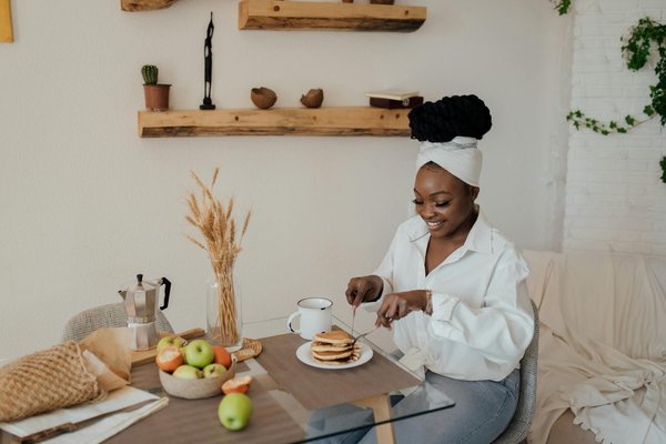 Analyse Créative et Détaillée d'une Une de Magazine de Mode